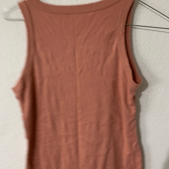 Multiple Tank Tops - Picture 8 of 9